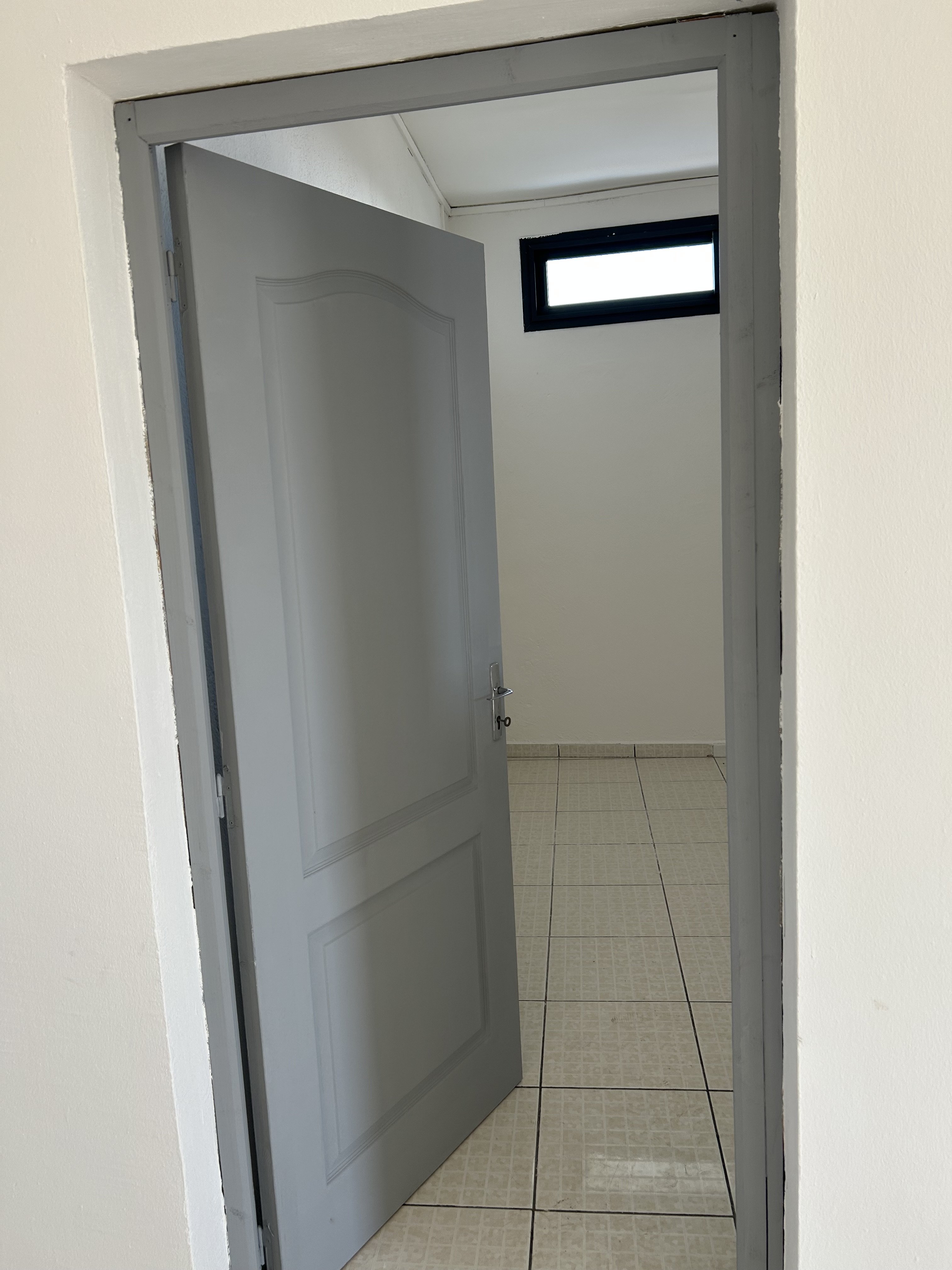 Unfurnished rental in a quiet area close to the town hall, pharmacy and shopping street