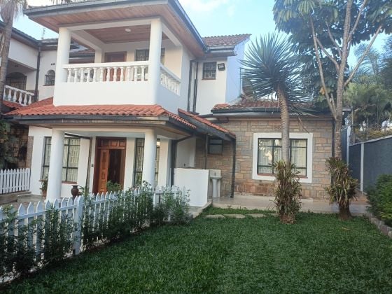 Apartamento amueblado de 2 habitaciones en Runda Mimosa.