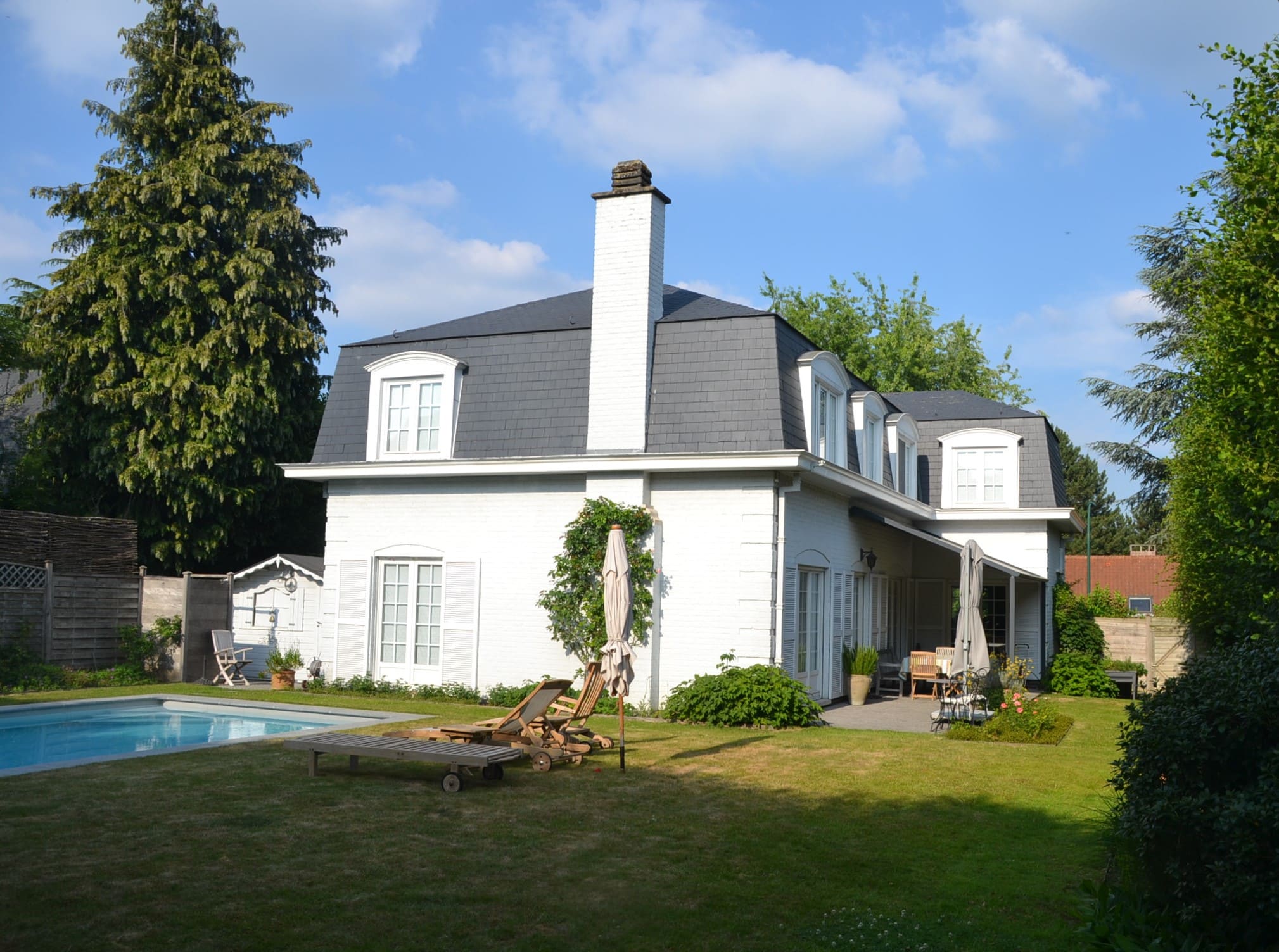 Villa 5 ch. + piscine à vendre périphérie sud de Bruxelles quartier très calme état impeccable