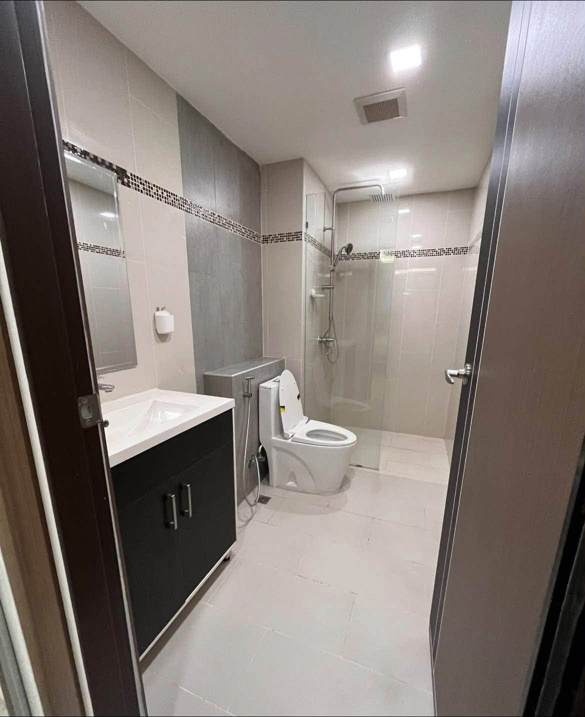 Condo for rent, Laguna3 Condo, price 20,000 baht.