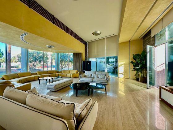 VVIP Spacious six bedrooms villa with pool in salwa