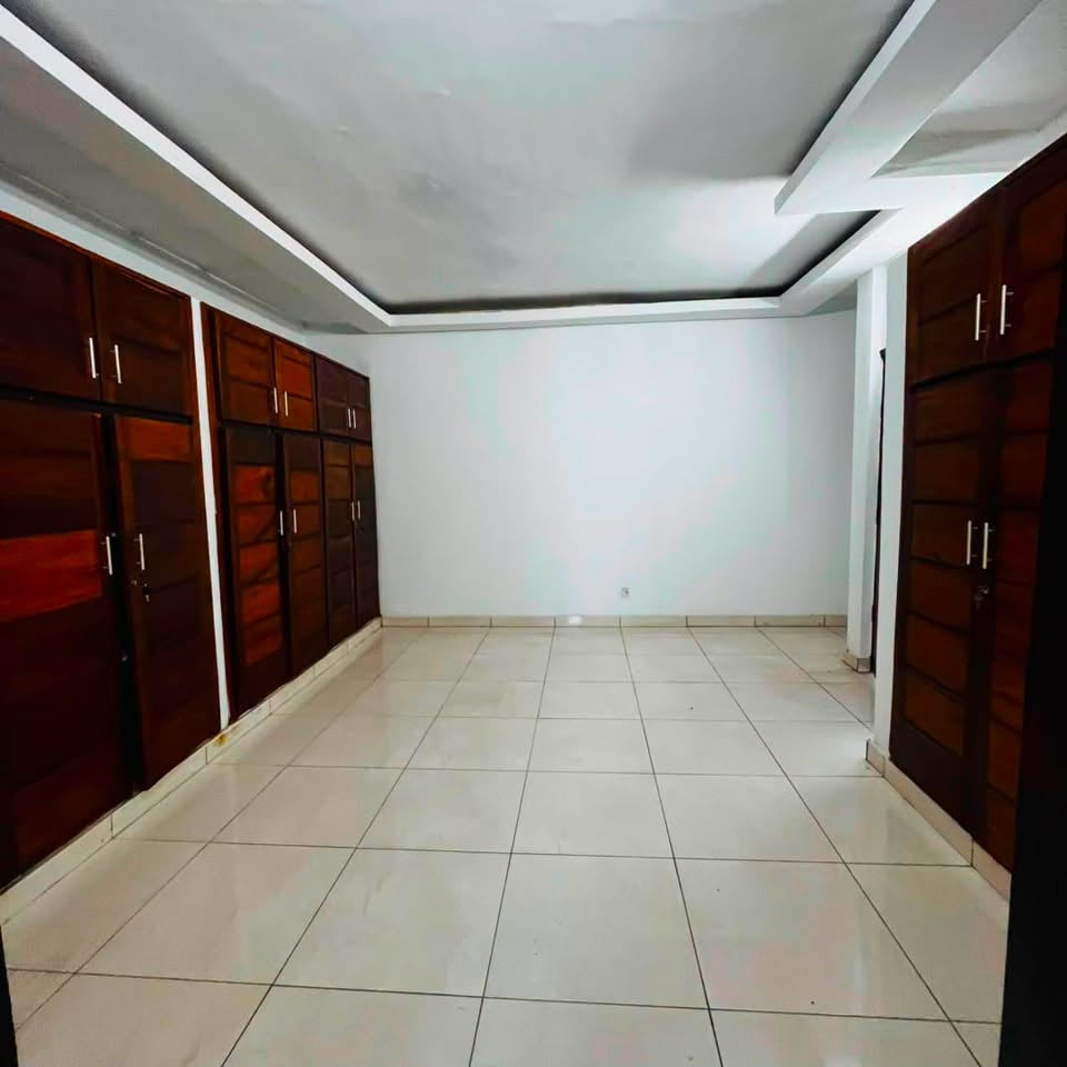 SE ALQUILA | MAGNÍFICO DÚPLEX DE 15 HABITACIONES CON PISCINA | COCODY RIVIERA GOLF 1