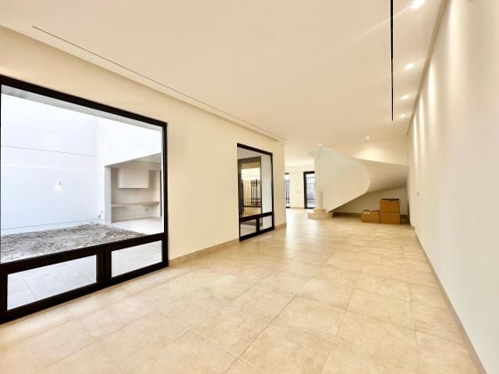 Brand new villa for rent in Abufathira