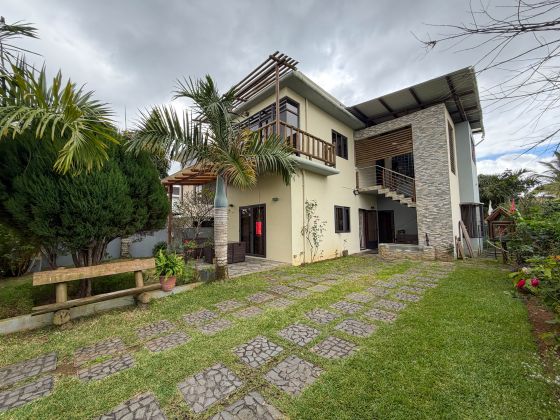 FOR RENT | 3-BEDROOM GROUND-FLOOR APARTMENT WITH PRIVATE GARDEN | ...