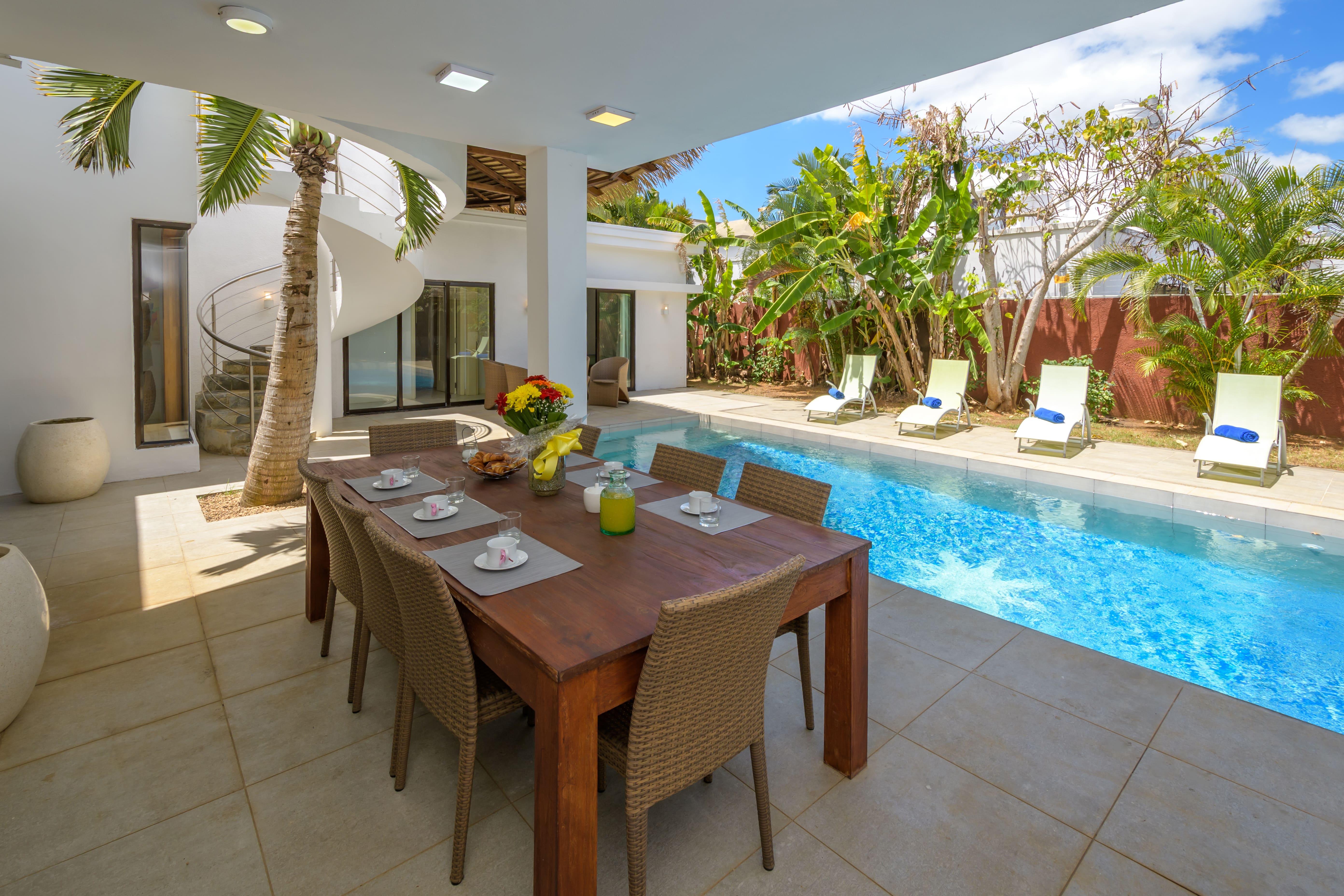EXCEPTIONAL 4-BEDROOM VILLA NEAR THE SEA - TROU AUX BICHES