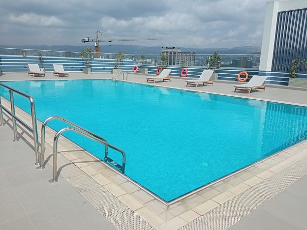 Most Luxurious, high end, NEW and fully furnished (2 and 3 ) bed room apartments with a big swimming pool.