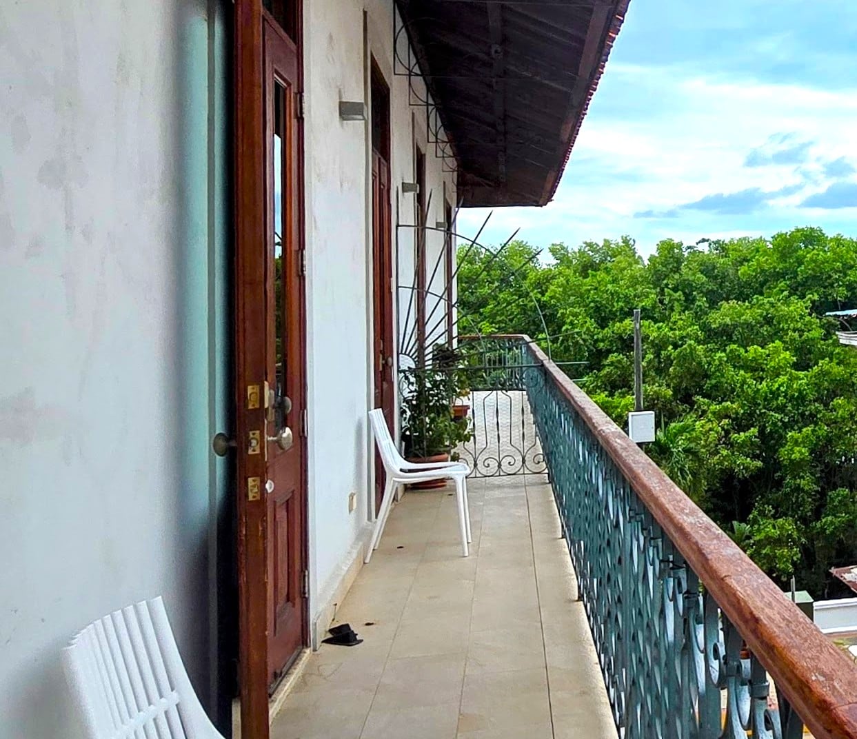 Comfortable Furnished Apartment with Large Balcony CASCO ANTIGUO