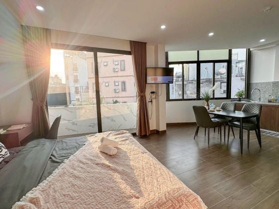 Sunny studio apartment with modern style in Lac Long Quan street, Tay Ho ...