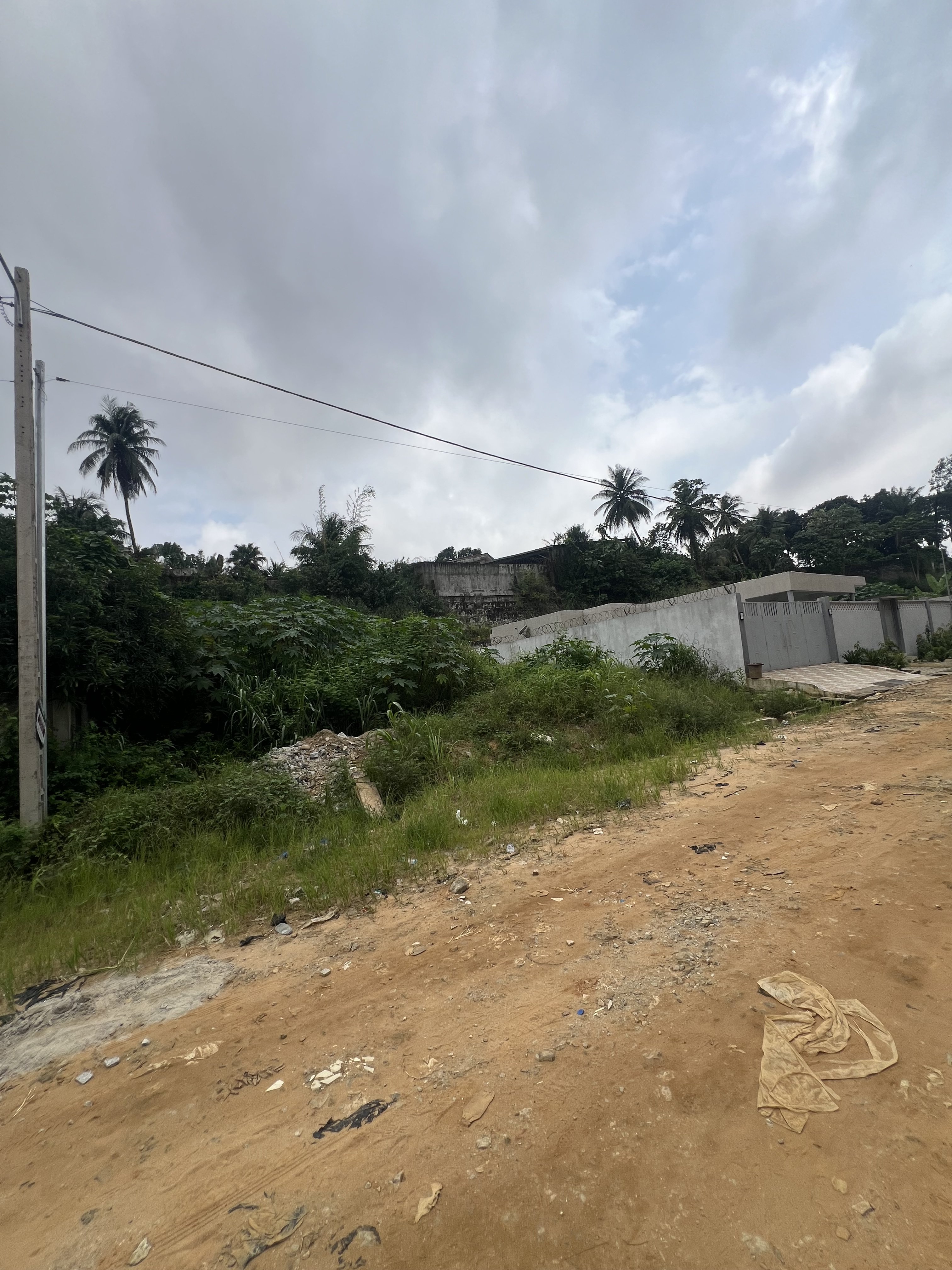 VENTA DE UN PRECIOSO TERRENO LLANO DE 481 m2 EN VALLON, CERCA DEL BOULEVARD LATRILLE.