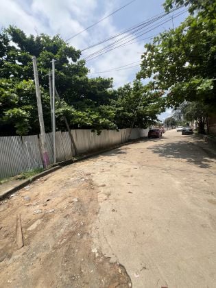 TERRENO EN VENTA DE 2055 m2 EN COCODY CENTRE, A POCOS PASOS DE LA ESCUELA ...