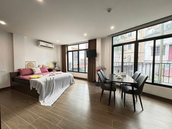 Nice, modern studio apartment with good natural light in Lac Long Quan ...