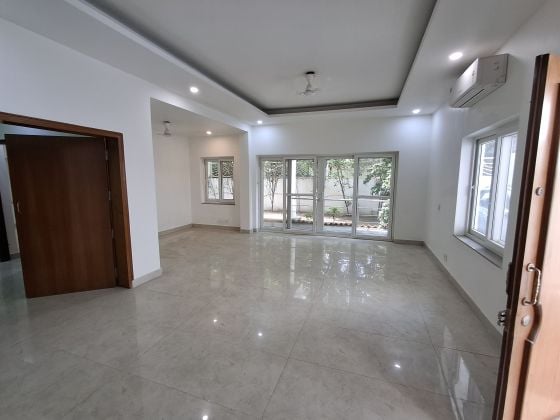 A large, well- maintained, independent 4-bedroom house with 2 gardens for ...