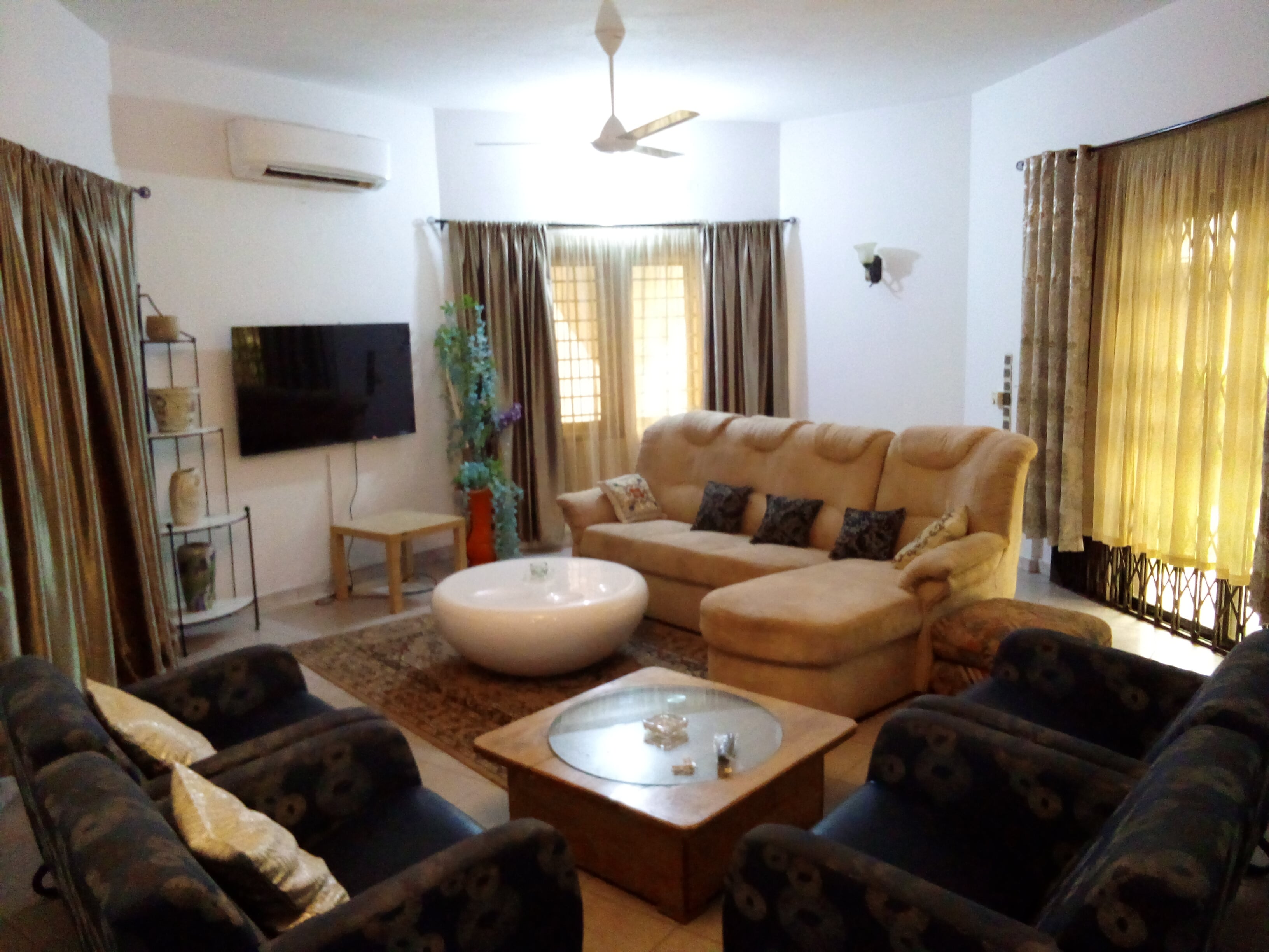 Furnished villa for rent, 10 rooms, Fidjrossè Houénoussou - Cotonou