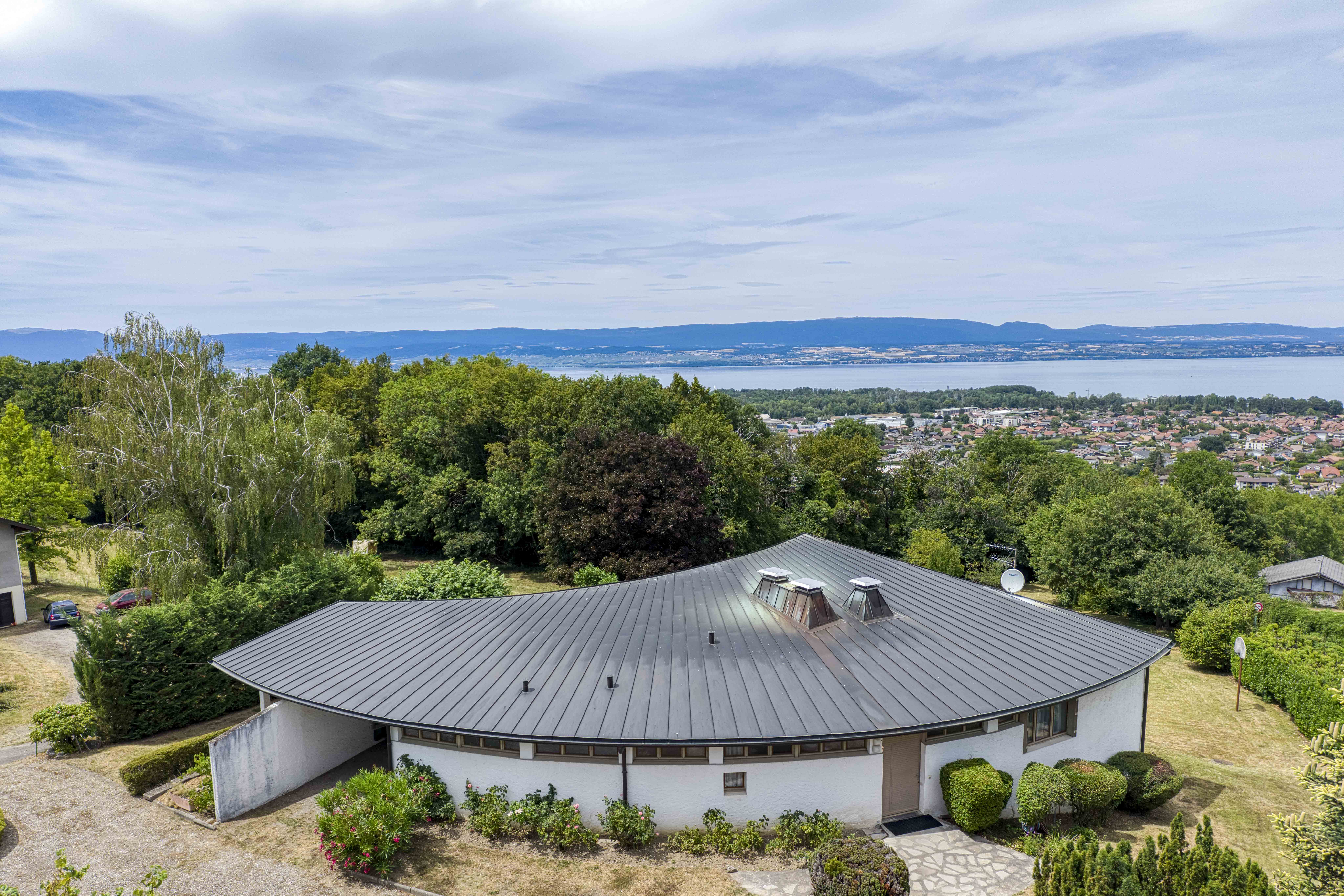A rare architect-designed villa overlooking Lake Geneva