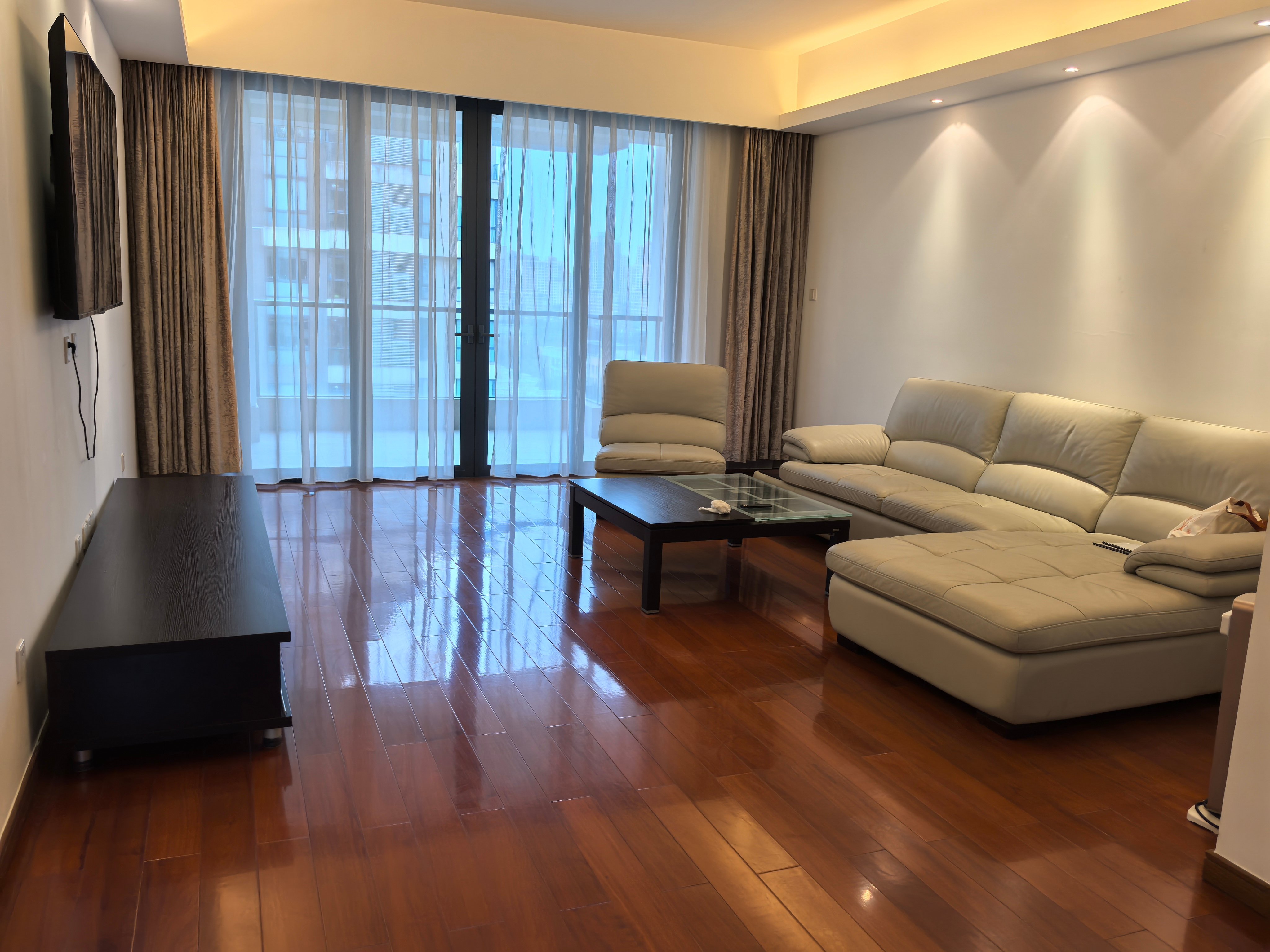 Well maintained apt 3+1 rooms next to Li gong di commercial/Jinji lake