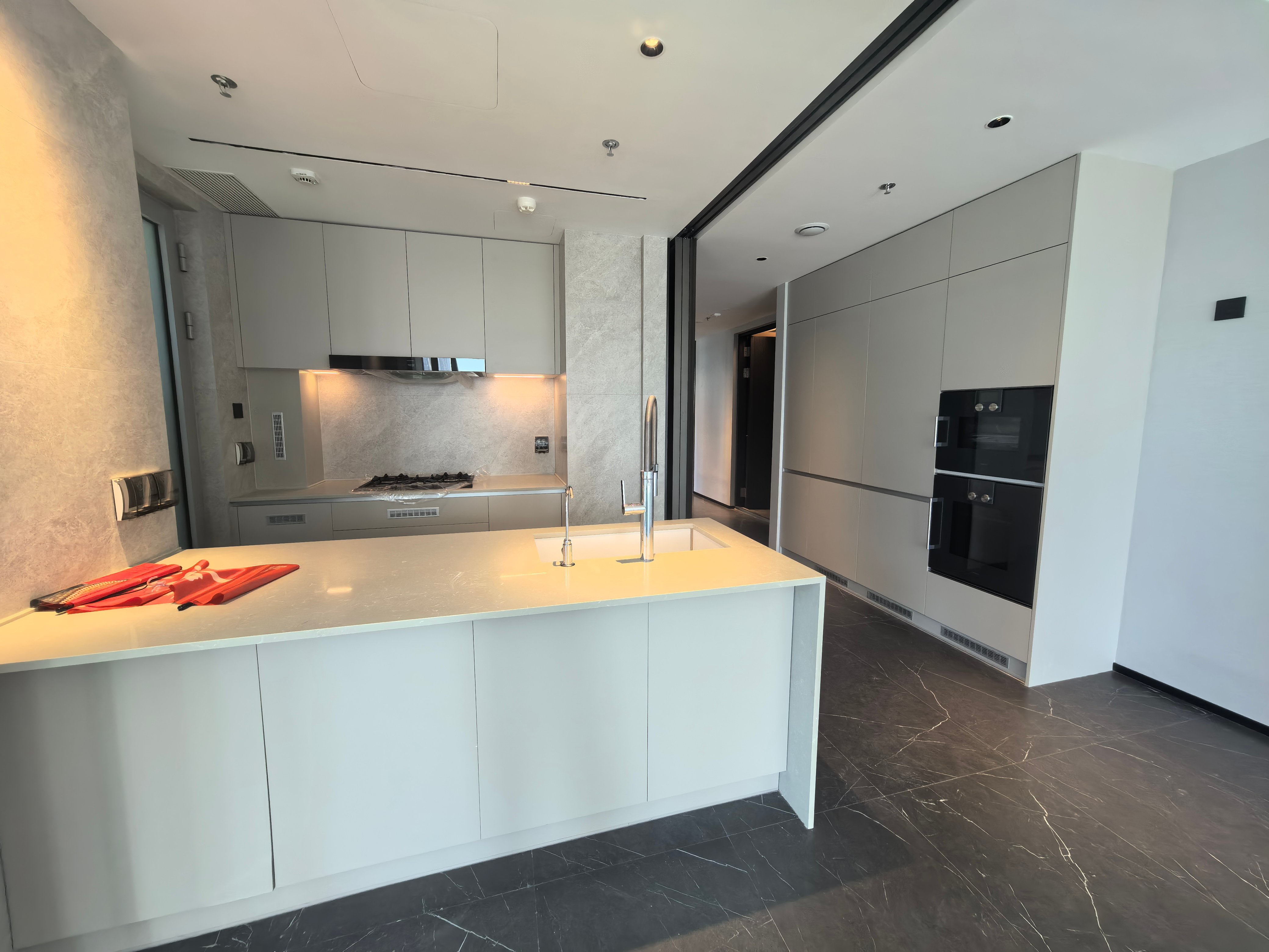 Brand new flat with 4 rooms,Open kitchen,open city view
