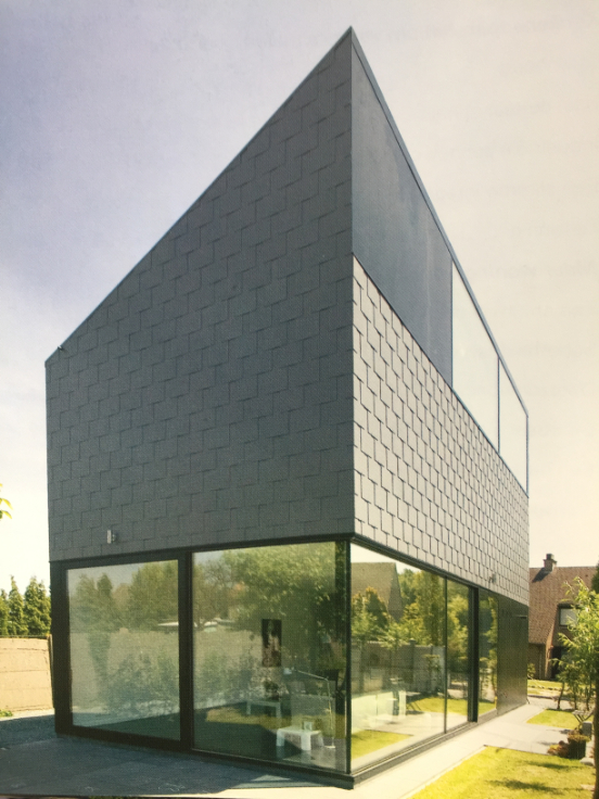Detached architect-designed home with 2 bedrooms and garden