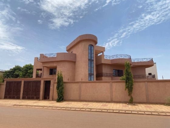 Belle villa triplex de 10 pièces en vente Ouaga 2000 Zone B