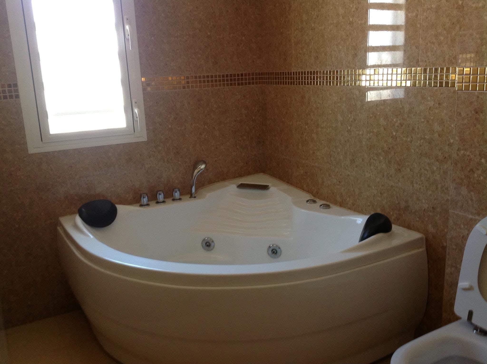 VILLA D'EXCEPTION À VENDRE – AMBODIAFONTSY
