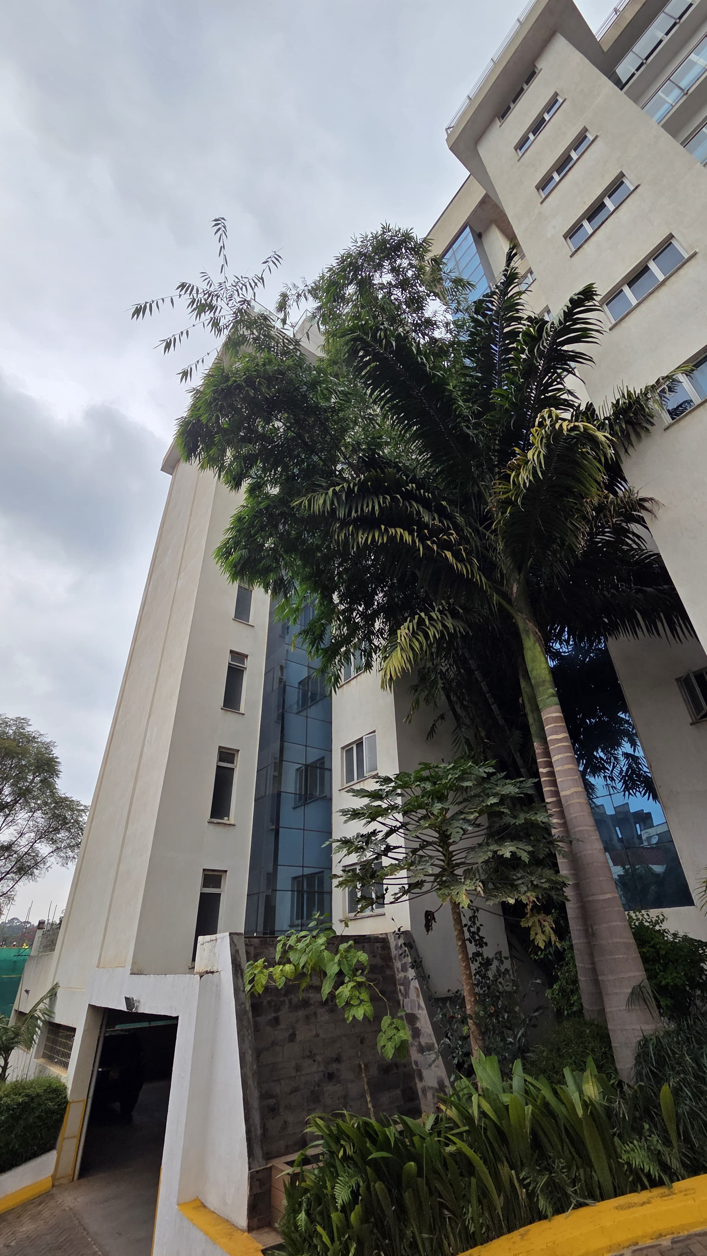Stunning 2-Bedroom Fully Furnished All Ensuite Apartment with Rooftop Pool Amenities