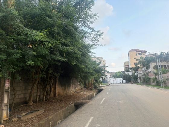 Vente terrain mixte 600 m2 à Cocody Riviera 4