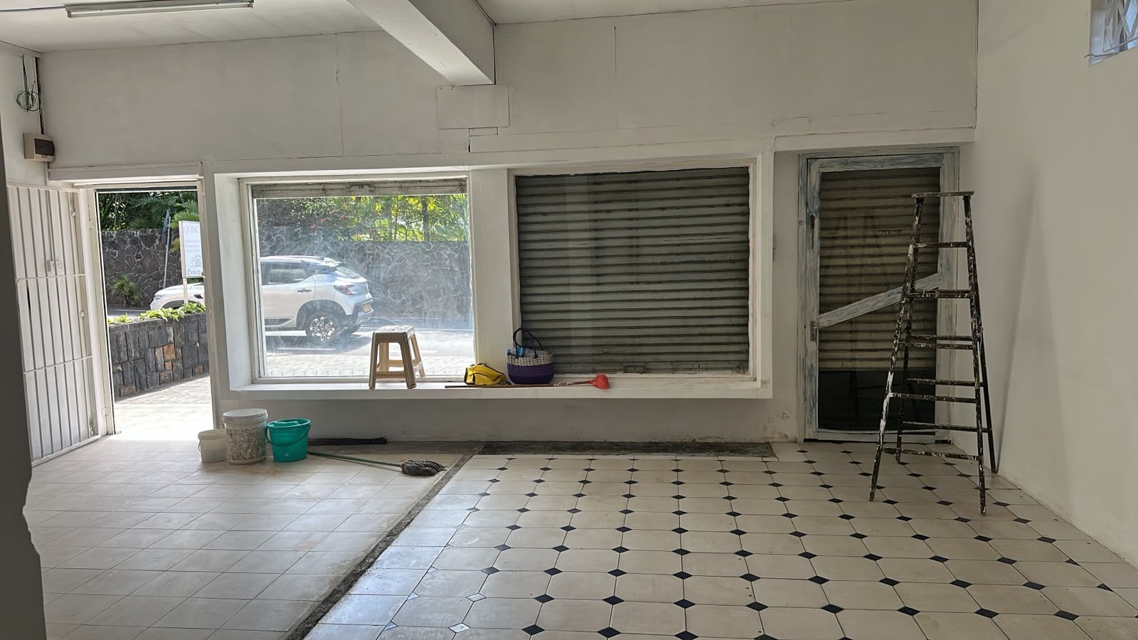 LOCAL COMERCIAL Ref: RH-IM2208-EXCL | Estado: EN ALQUILER EN POINTE AUX CANNONIER
