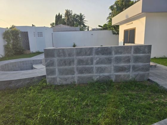 Location d'une maison à piscine et jardin 