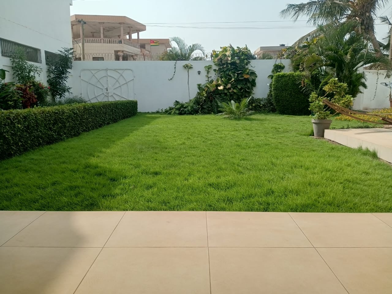 Location d'une maison meublée à piscine et jardin 