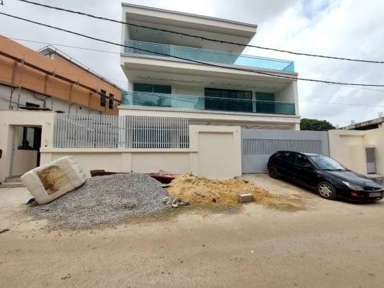 À vente une villa duplex à cocody Riviera 4