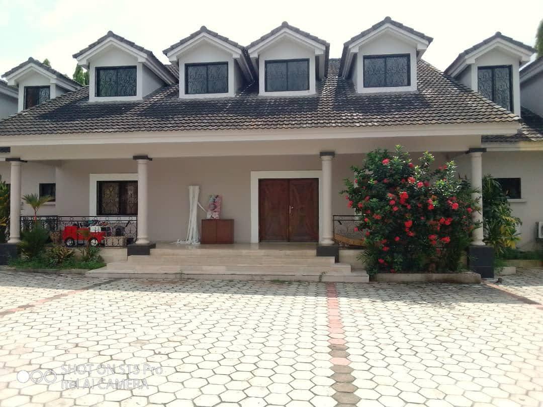 EN LOCATION RIVIERA GOLF4 Villa Duplex Haut Standing 10 pièces à + Annexe Vous recherchez une villa spacieuse, confortable et idéalement située ? magnifique villa duplex de 10 pièces + Annexe