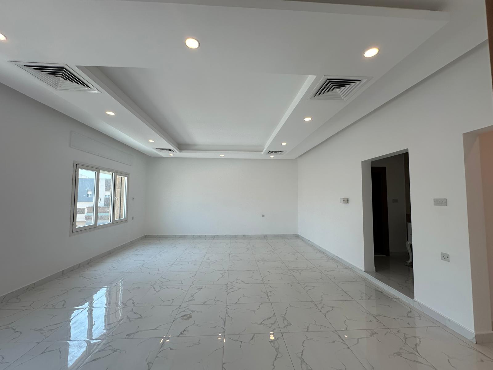 5 Master Bedroom Villa Floor for Rent in Finatees.