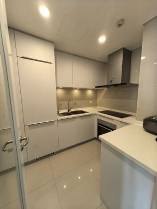 Fresh and clean apt with 2 rooms 2 baths in Xinghai square