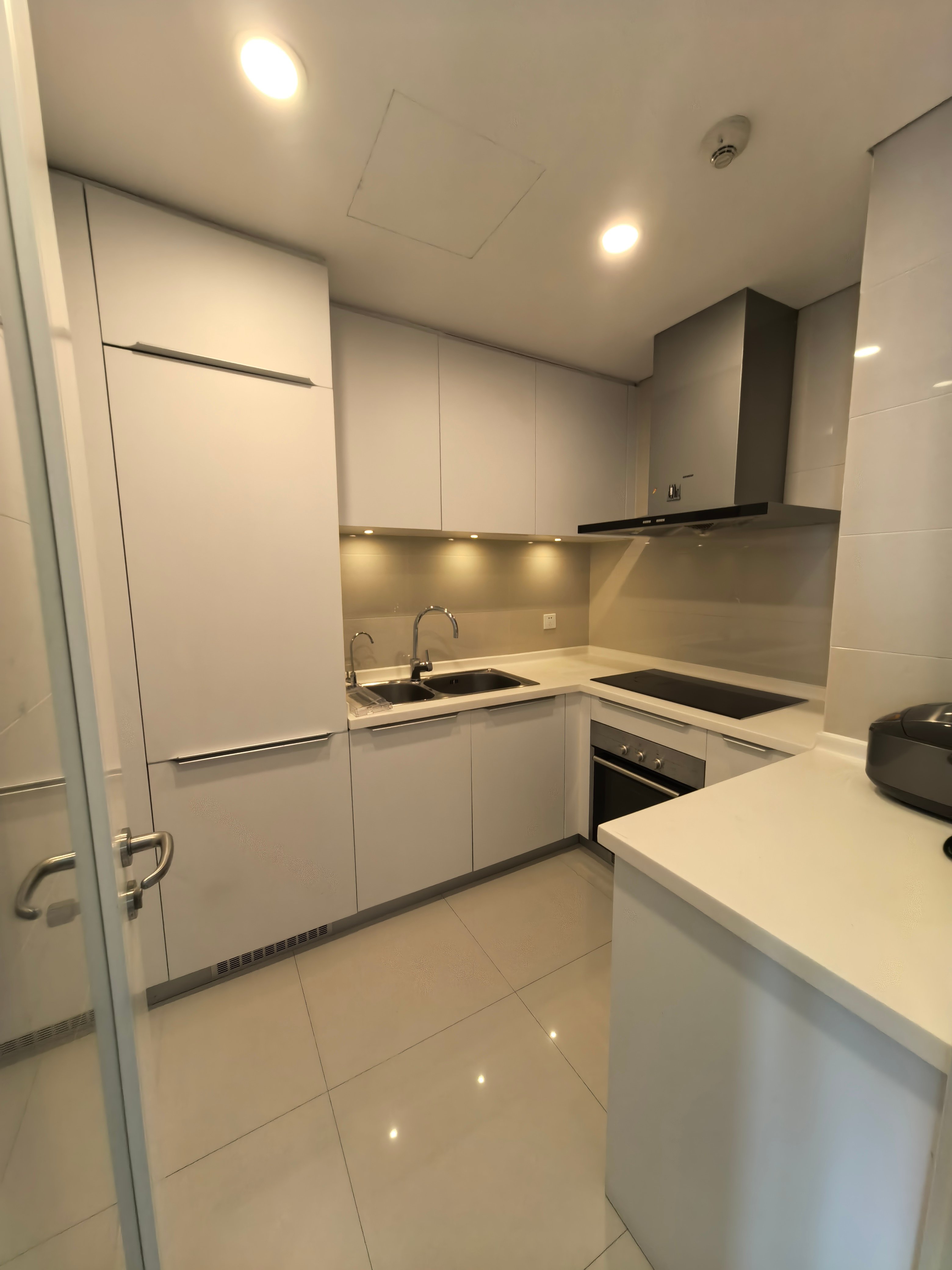 Fresh and clean apt with 2 rooms 2 baths in Xinghai square