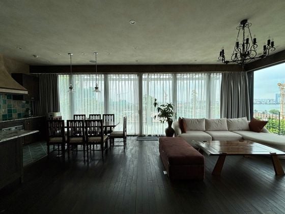 Luxury, modern 3 – bedroom apartment with big balcony and lake view ...