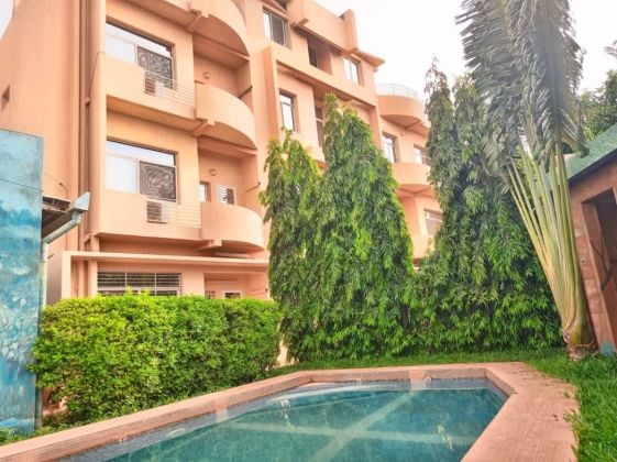 Appartement de 03 pièces + piscine Ouaga Trame d'acceuil 