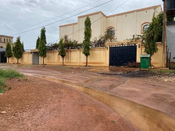 belle villa duplex de 06 pièces + piscine meubles Ouaga 2000