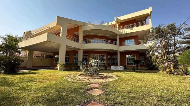 belle villa duplex de 11 pièces + piscine Ouaga 2000 Zone A