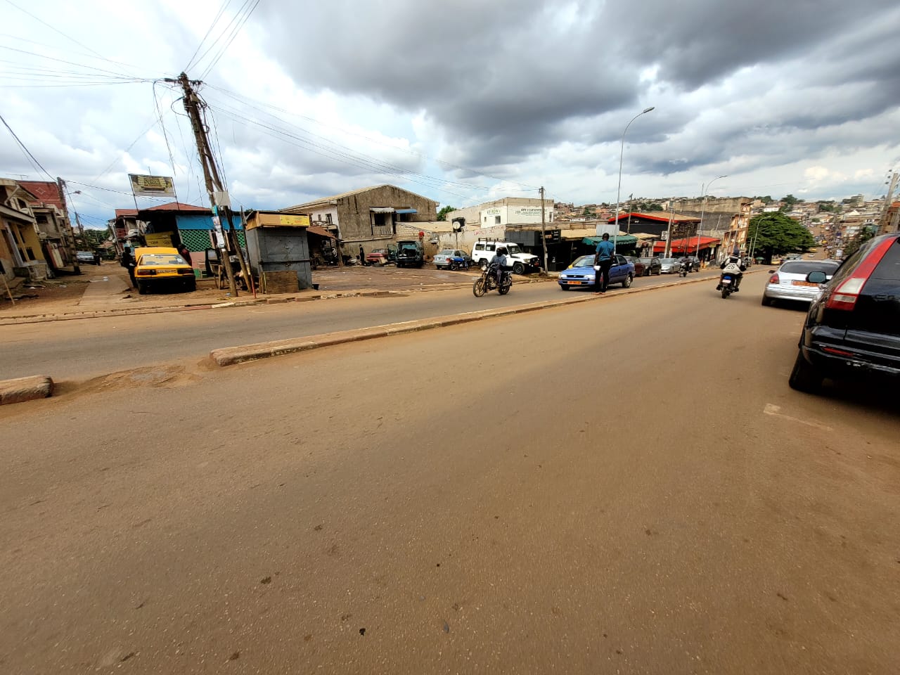 Terrain Commercial Titré de 500m² à vendre à Biyem-Assi
