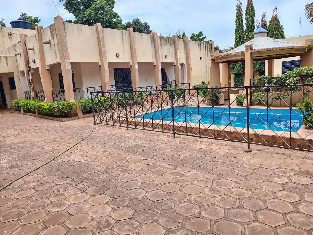 Villa meublée avec piscine à louer à l'hippodrome 