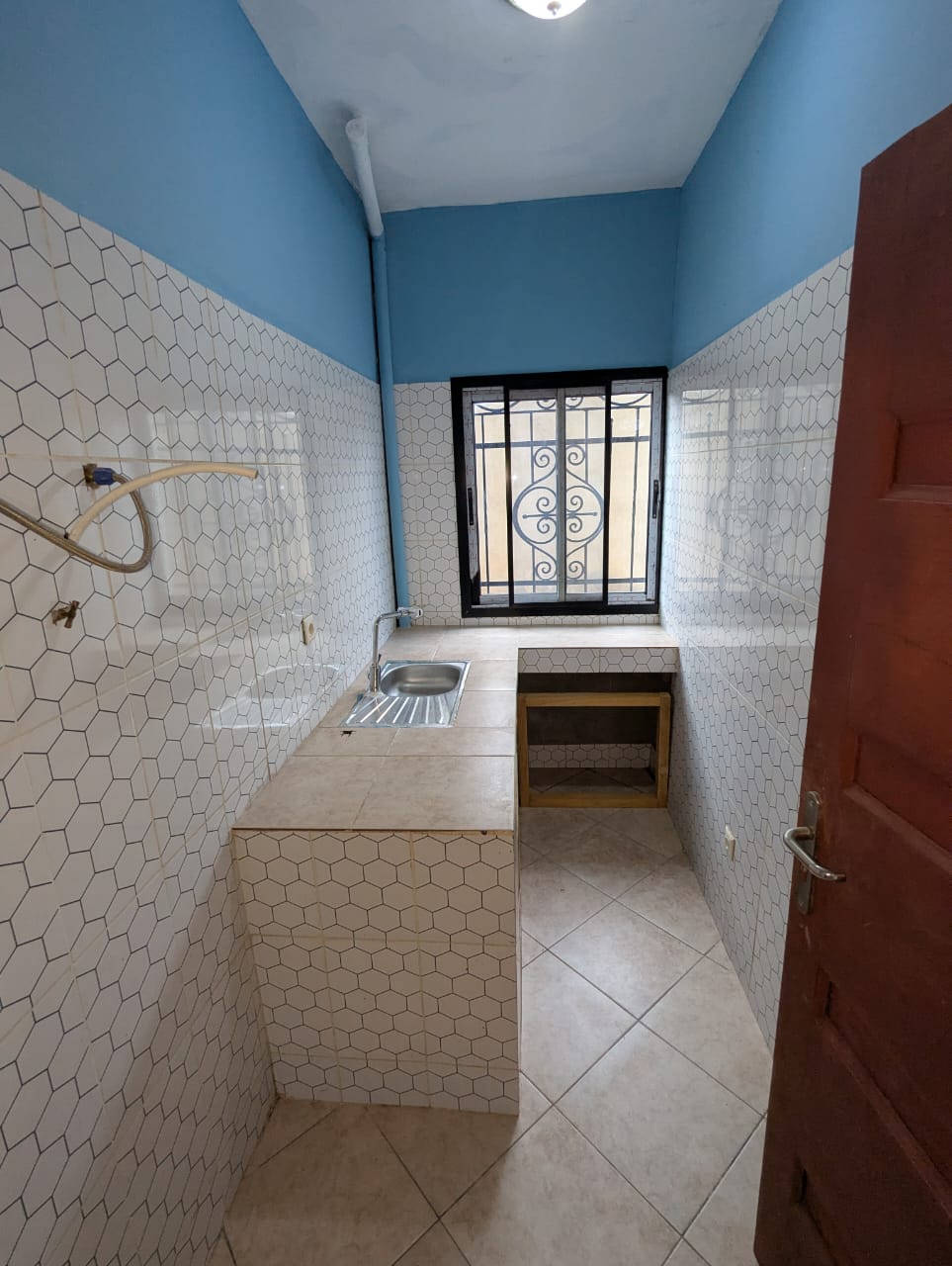 Trois Magnifiques Appartements Haut Standing Neufs à Nkolnda