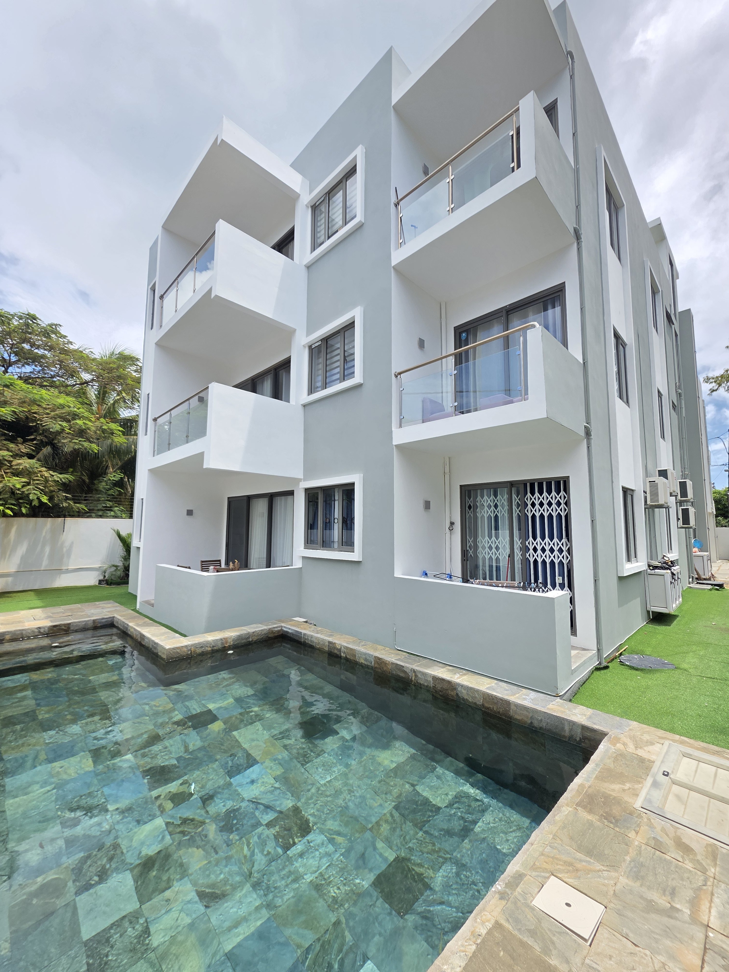 Exquisitely furnished and luxurious apartment for sale in Pereybere
