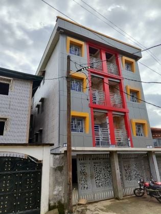 Edificio totalmente equipado en venta en Douala 