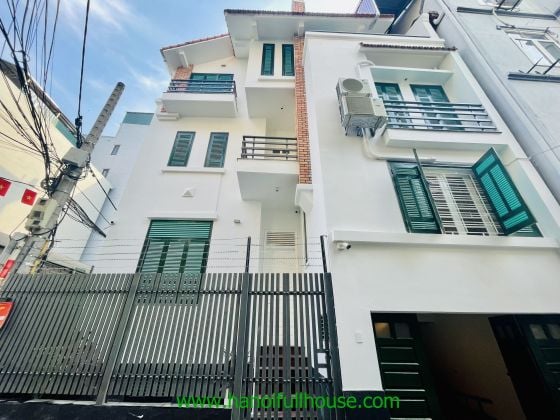 A modern 3 bedroom house for rent on Au Co street, Tay Ho district