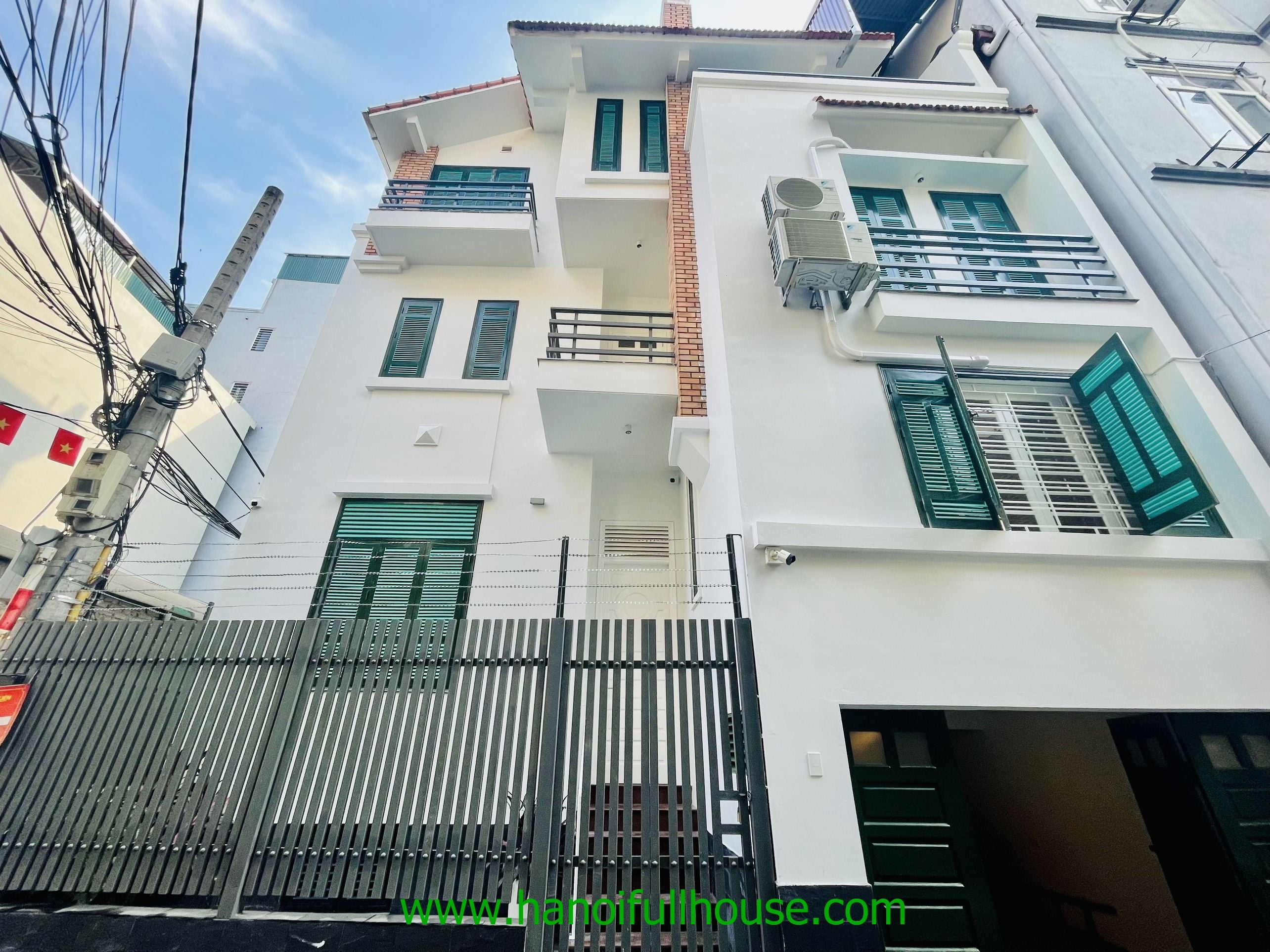 A modern 3 bedroom house for rent on Au Co street, Tay Ho district