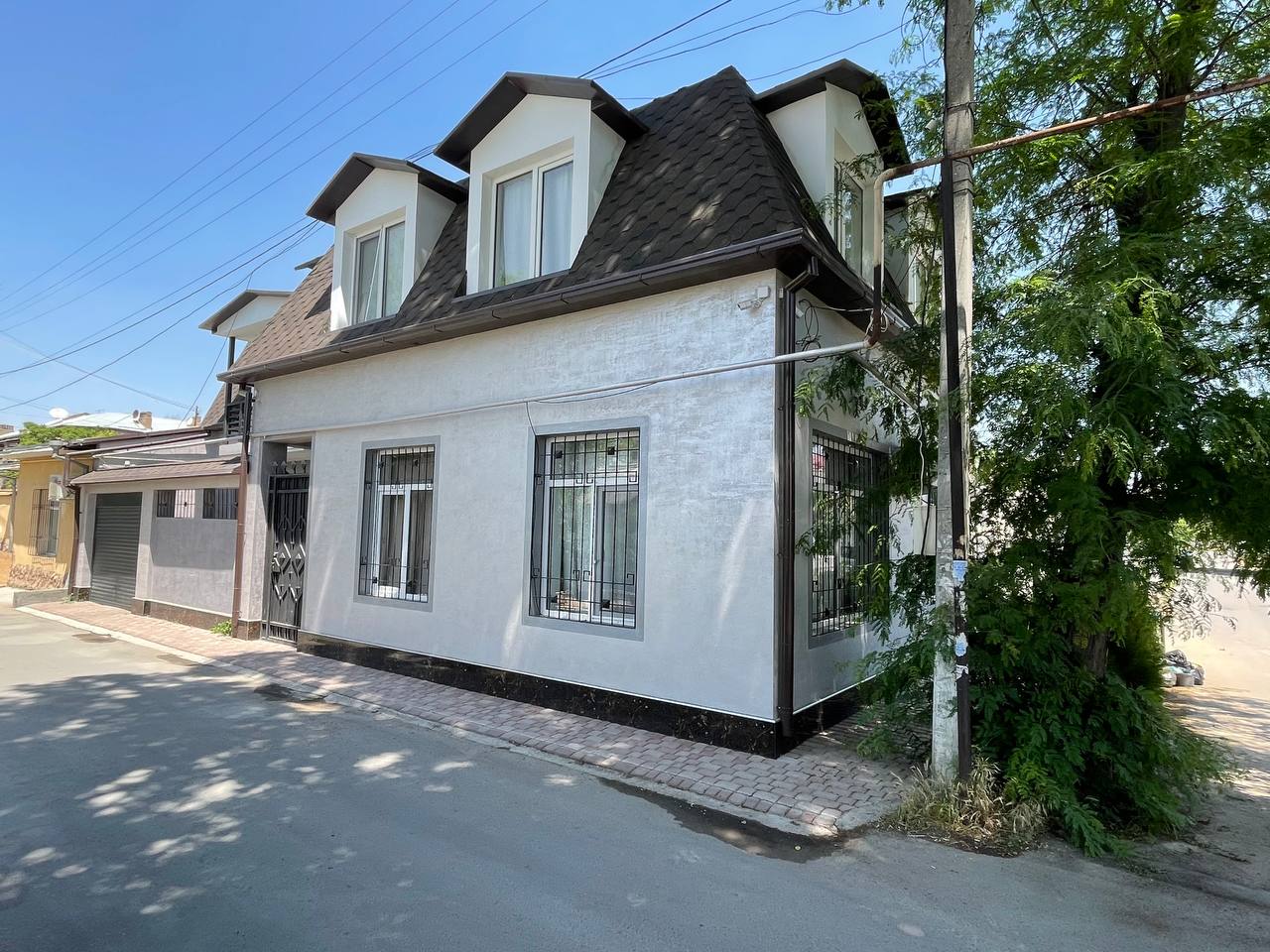 Cozy  newly renovated 3 bedrooms and 2 bathrooms house of 160 m2 at Mirabad area