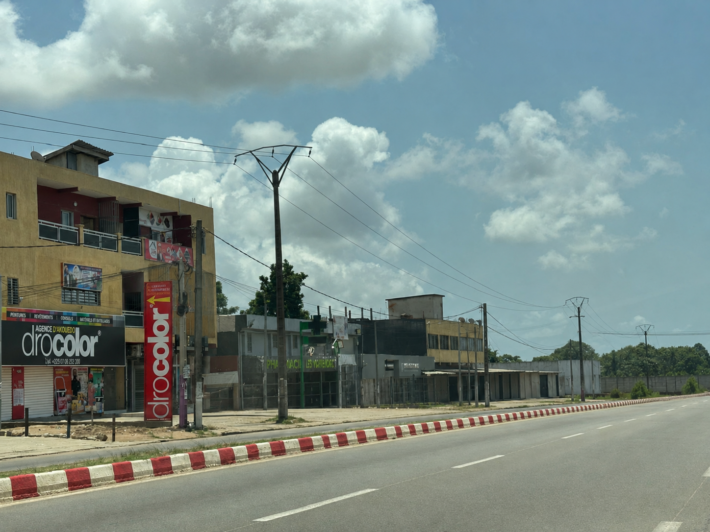 Vente d'un terrain stratégique commercial à la Riviera