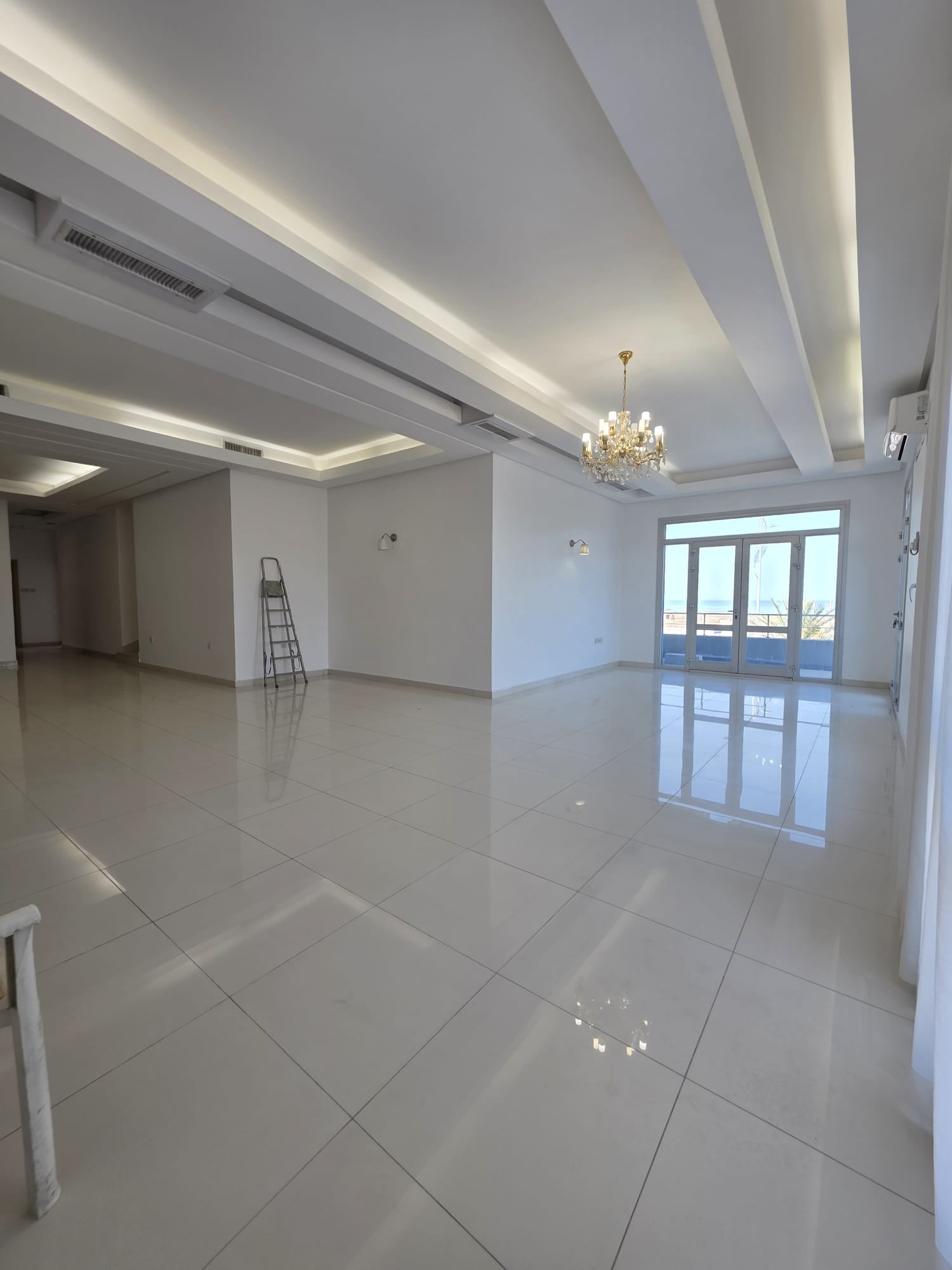 For rent in Salwa, a high-end finished apartment consisting of a large living room,