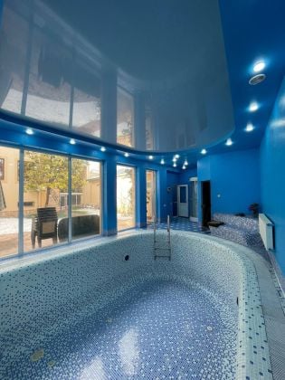 Comfortable 5 bedrooms and 4 bathrooms house of 416 sq.m. In Central ...