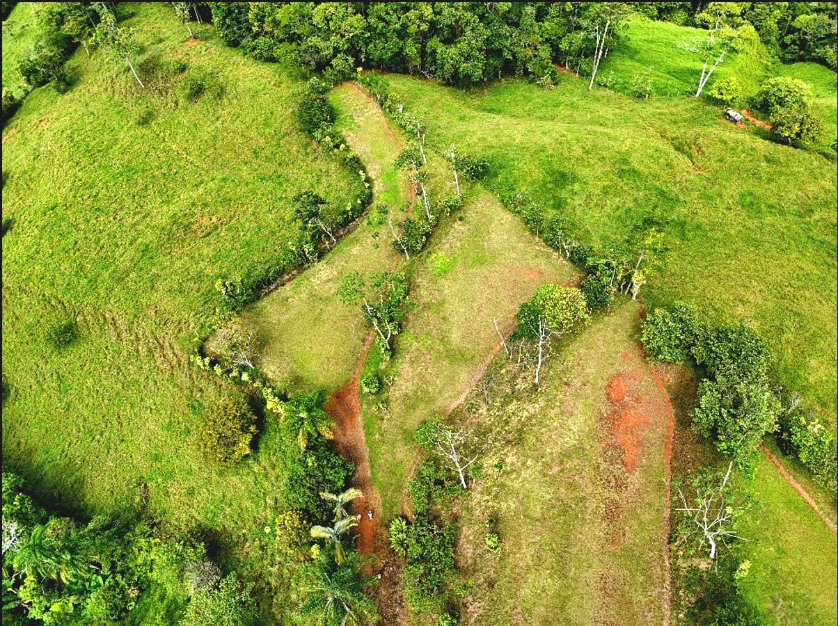 Country house in Miravalles with beautiful views and ready-to-build site