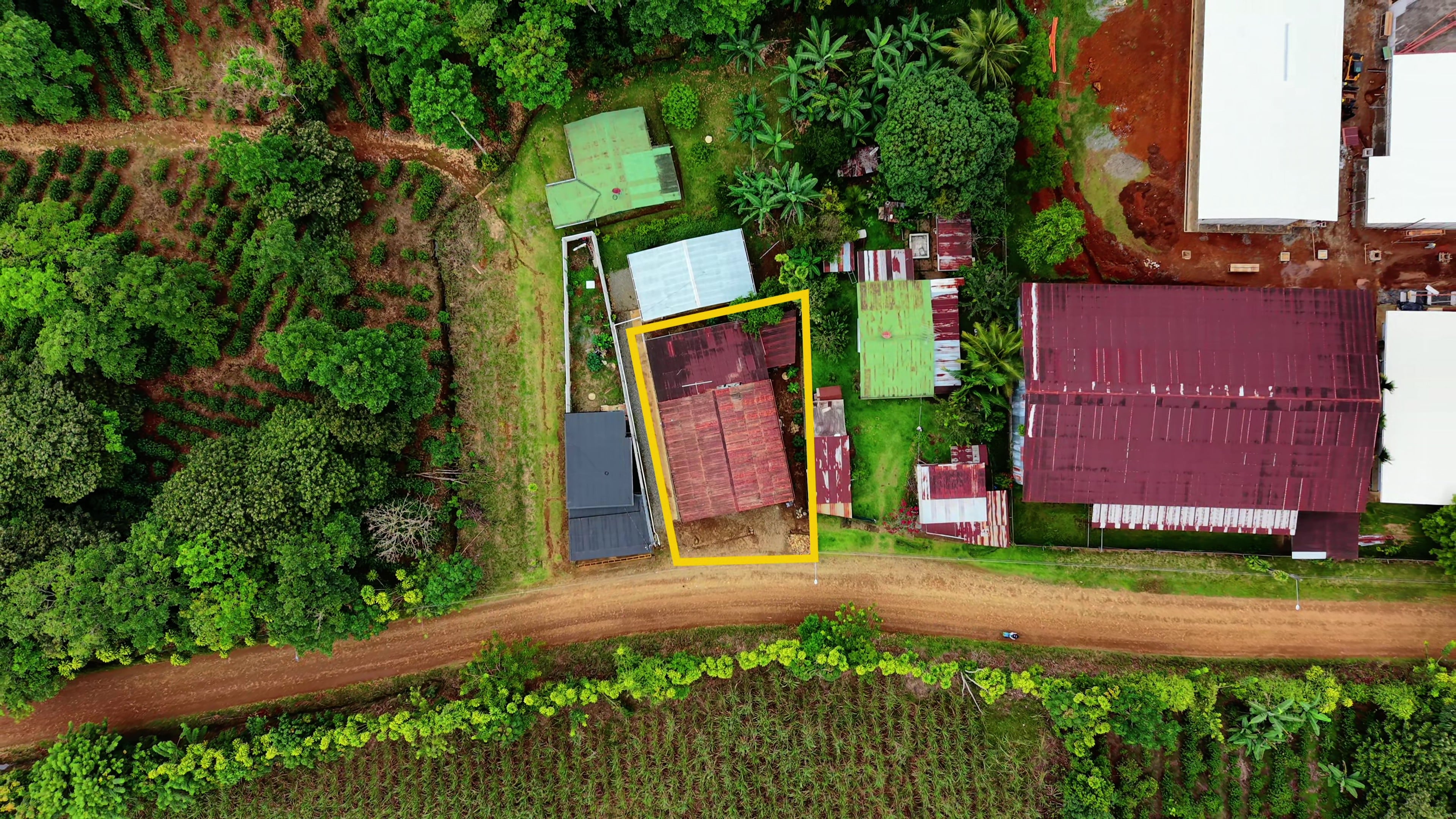 FOR SALE: 353 SQM LOT WITH MULTIPURPOSE COMMERCIAL SHED & APARTMENT IN LAS MERCEDES DE CAJON, PEREZ ZELEDON